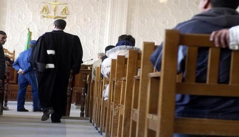جار يفقأ عين جاره بسبب رميه كيس قمامة اسفل العمارة