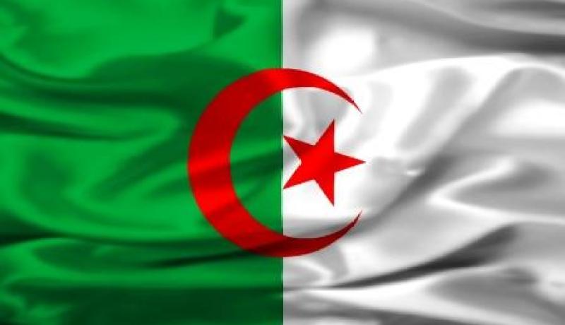 العلم الوطني داخل مرحاض عمومي بمحطة نقل المسافرين بالقليعة