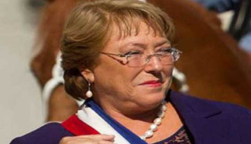 رئيسة التشيلي تطالب حكومتها بالإستقالة بعد فضائح الفساد