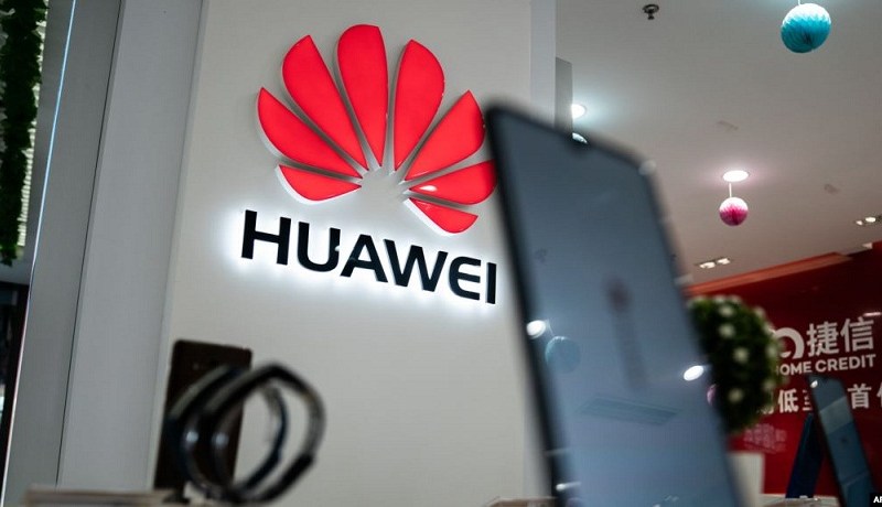 ترامب يرفع الحظر عن هواتف “هواوي”