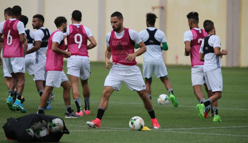 منطقة مختلطة صباح اليوم والمسؤولين يمنعون اللاعبين من الحديث مع الصحافة