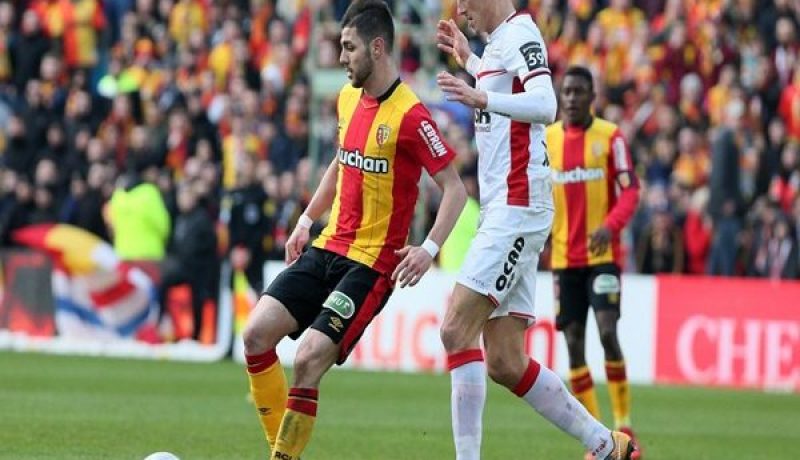 مُدافع الخضر على وشك الإمضاء لفريق لانس