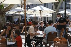 فرنسا: اعادة فتح المطاعم والمقاهي بعد تحسن الوضع الصحي