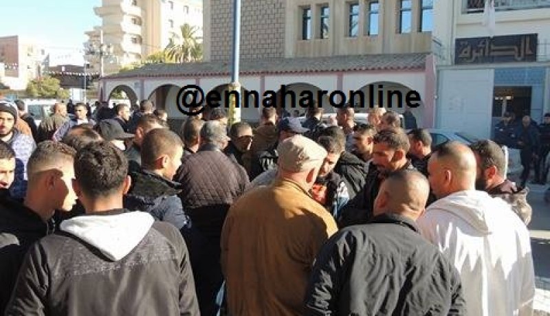 أنصار 7 قوائم انتخابية يحتجون أمام مقر دائرة بريكة في باتنة