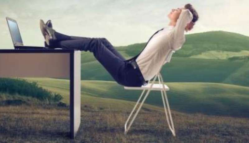 شركة سويدية تدفع لك راتبًا شهريًا مقابل عدم فعل شيء لبقية حياتك!