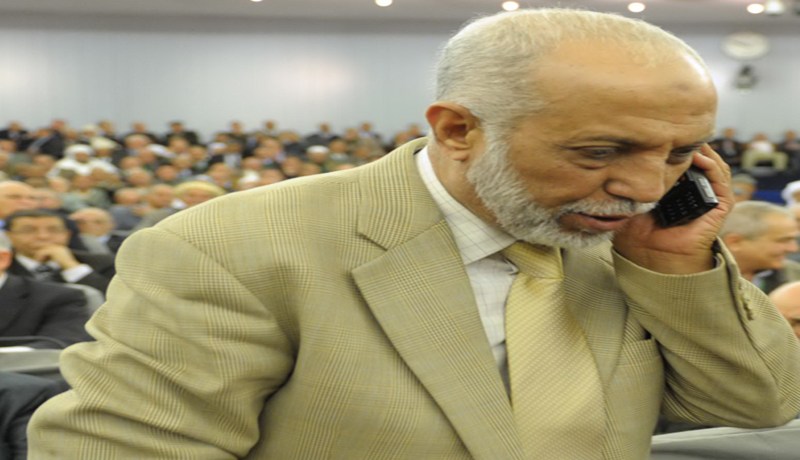 بلخـــــــــادم‮ ‬يقصـــــــــي‮ ''‬الديناصـــــــــورات‮''..‬