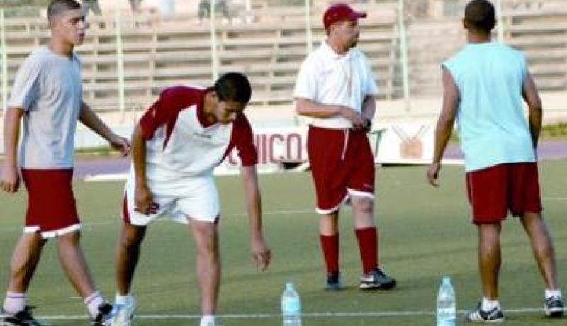 بن شوية يقود التدريبات في غياب صايب