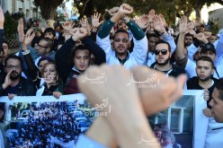الأطباء المقيمين يرفضون العودة ويواصلون الاحتجاج