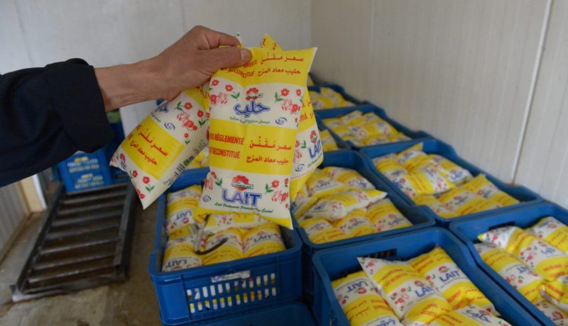 الجــزائــريـــون مجبـــرون علـــى شـــــراء كيـــس الحليــــب بــــ70 دينـــارا