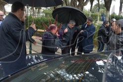 أويحيى يتعدى الحواجز بصعوبة