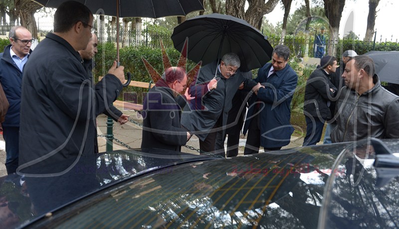 أويحيى يتعدى الحواجز بصعوبة