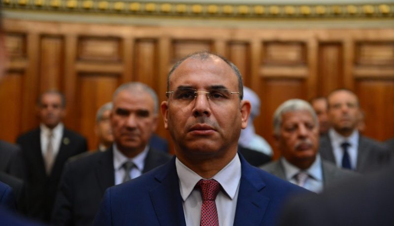 «حرب» بيانات بين الوزير والوالي بسبب 10 كلم!