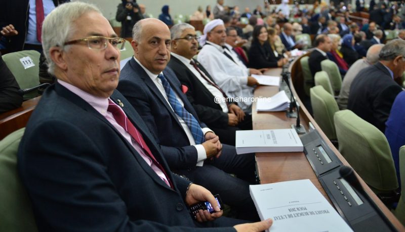النوّاب يرفضون تعريب الصكوك البريدية