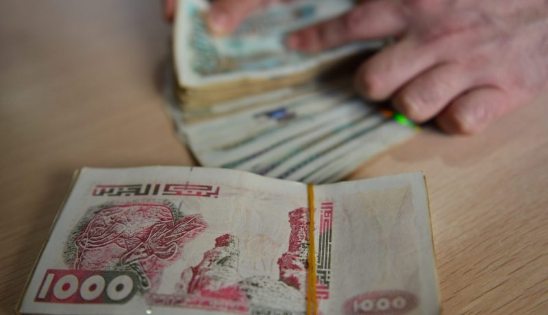 موظفة بشركة تسرق مبلغ 300 مليون سنتيم مـــن رب عملهـــا علـــى مـــدار سنـــة