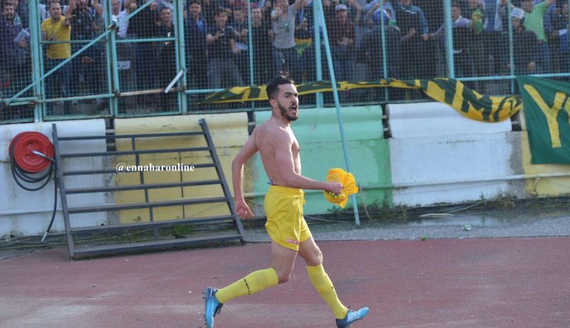 لاعب شبيبة القبائل «إليـاس بـن يوسف» متهم في قضيـة زنـا مع أم لأربعـة أطفـال!