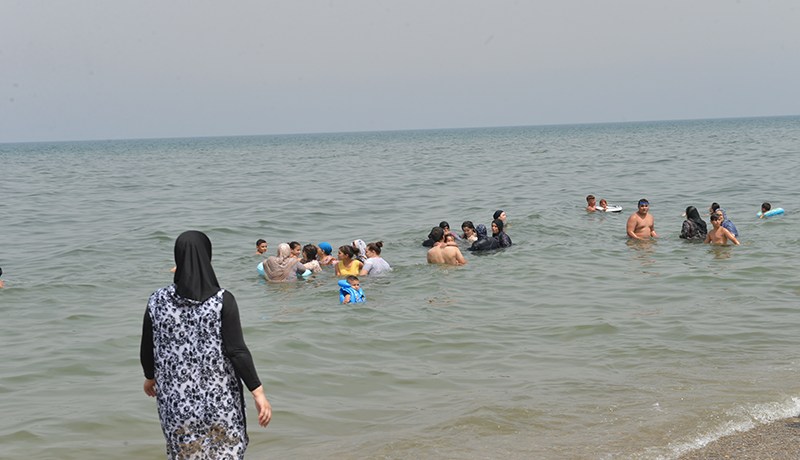 حملة فرنسية ضد الجزائريات على الشواطئ!