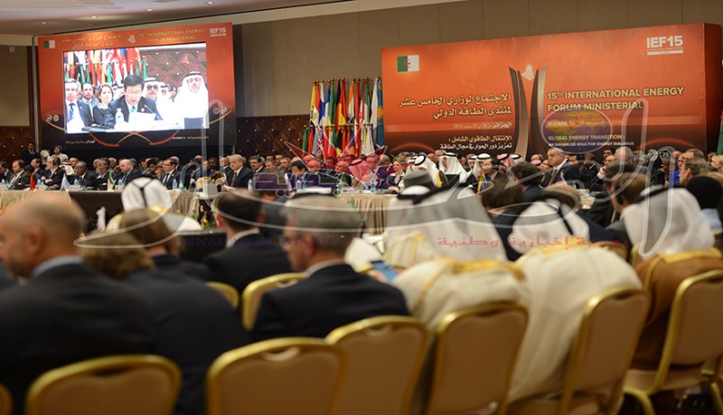 مركز المؤتمرات يخطف الأضواء من منتدى الطاقة