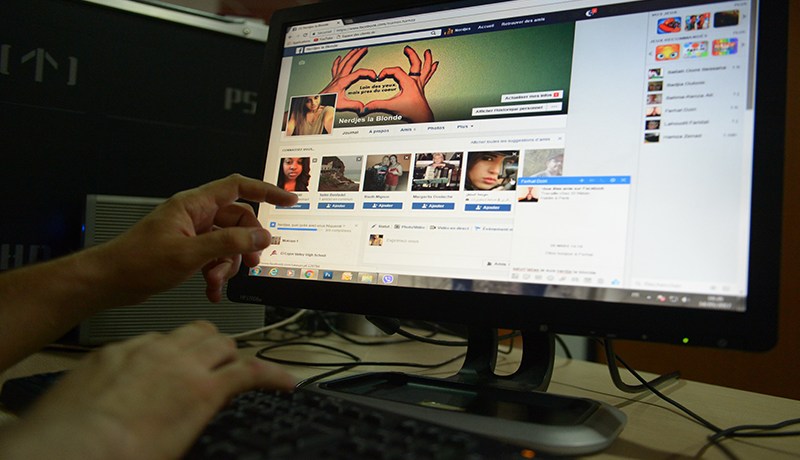 محتال باسم نرجس يبتز مسؤولين بتسجيلات جنسية