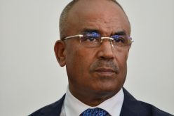 بدوي مستعد ليوم النّحر