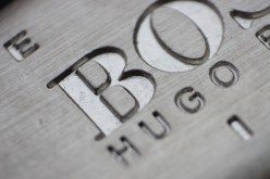 بالفيديو احذروا عطر BOSS مقلّد يباع بـ 8500 دج