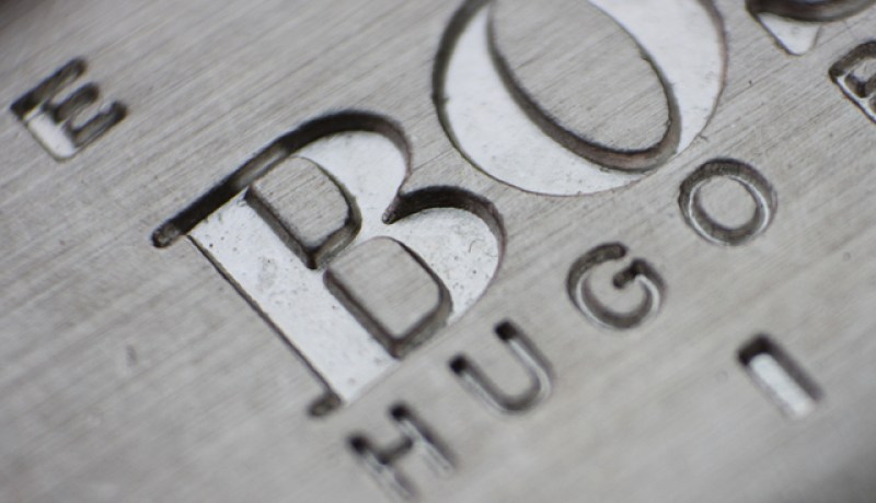 بالفيديو احذروا عطر BOSS مقلّد يباع بـ 8500 دج