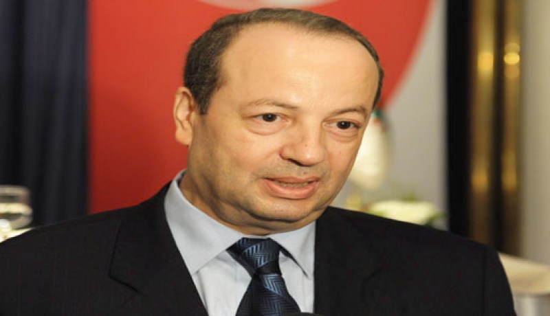 بولطيف‮ ‬يعيد ترتيب البيت