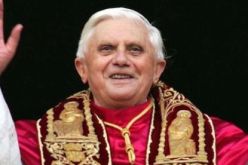 البابا يحول المسيحية إلى طائفة