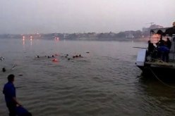 20 غريقا بعد انقلاب قارب بنهر في الهند