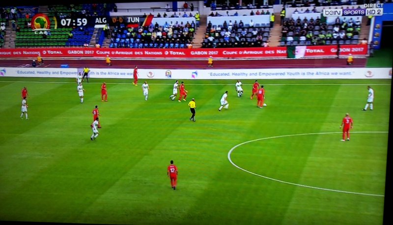 غياب تام لوسط الميدان في الشوط الاول