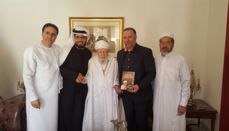 وسيم يوسف ينشر صورة له مع العلامة آيت علجت ويكتب..اشتقت للجزائر