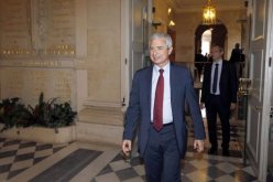 انتخاب كلود بارتولون رئيسا للجمعية الوطنية الفرنسية