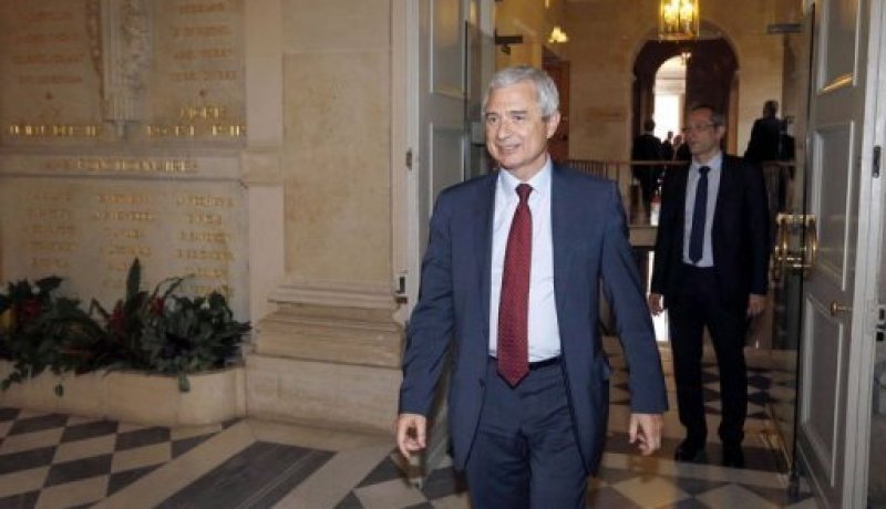 انتخاب كلود بارتولون رئيسا للجمعية الوطنية الفرنسية
