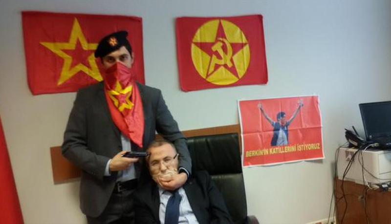 احتجاز المدعي العام التركي محمد سليم كيراز كرهينة داخل مكتبه