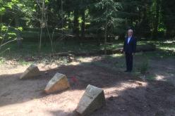 القنصل الفرنسي بالجزائرفي أول زيارة لمكان قتل رهبان تبحيرين