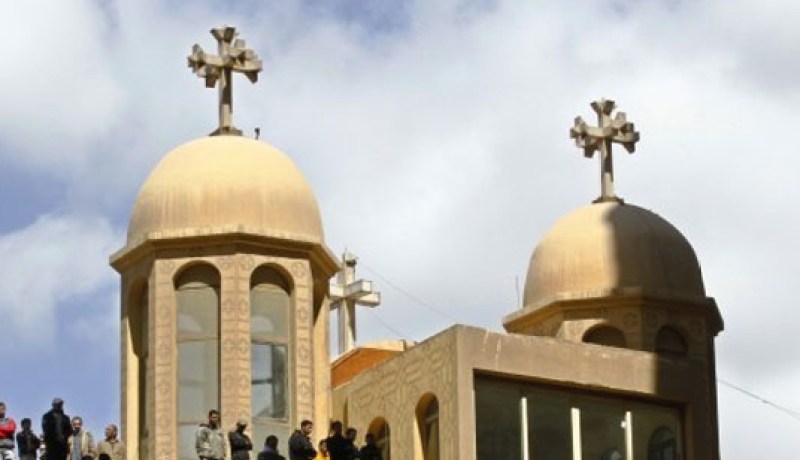 مقتل مسلم وحرق منزلين للاقباط في مواجهات طائفية بالمنيا في مصر