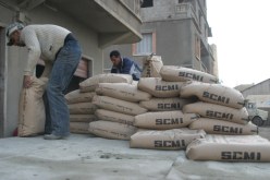 مقاولـون وتجار متورطـون في سحـب 40 طنّا من الإسمنـت لإنجاز مشاريع وهميـة