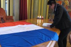 سفارة فرنسا بالجزائر تفتح سجل التعازي في ضحايا هجمات باريس الإرهابية