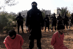 بعد حرقهم أحياء داعش يبتكر طريقة دموية جديدة في إعدام ضحاياه