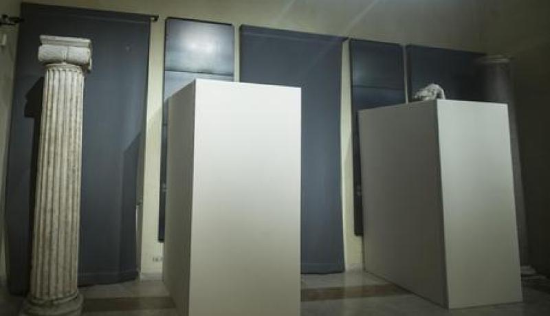 تماثيل إيطاليا العارية “تتحجب” بسبب الرئيس الإيراني