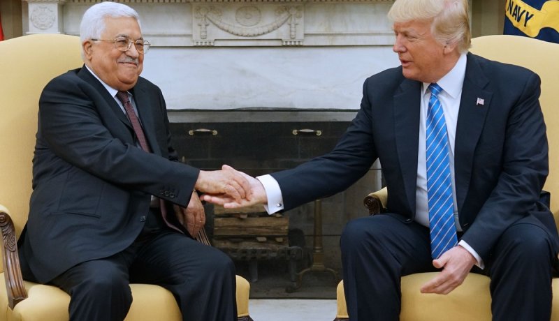 ترامب يستقبل محمود عباس بالبيت الأبيض لاحياء عملية السلام