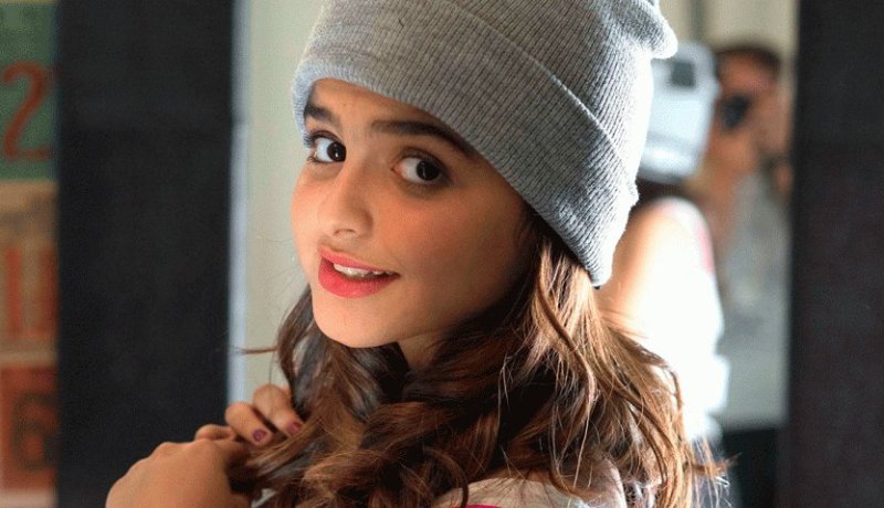 فيديو..حلا الترك تسترجع حياتها الطبيعية في حضن والدتها