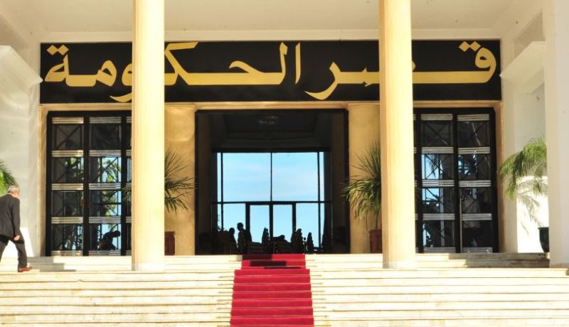 بوتفليقــــة يعيّــــن حكومــــة لتصريـــف الأعمــال مؤقتـــا