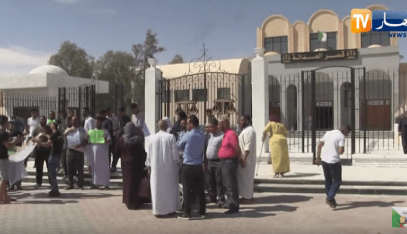 الوادي: موظفو وعائلة العون المودع في الحبس يحتجون ويطالبون بإطلاق سراحه
