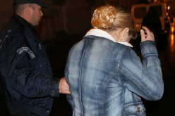 امرأة تقتل زوجها بمساعدة والدتها بتسميمه بأدوية للاستيلاء على الميراث