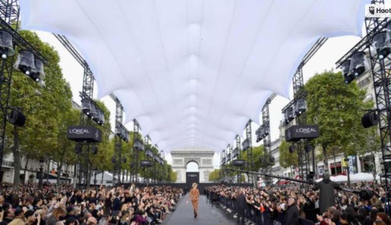 فرنسا: الشانزيليزيه الباريسي يتحول لمنصة لعروض الأزياء