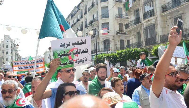 بن صالح يقدم ضمانات.. والجمعة 16 تواصل لغة الرفض