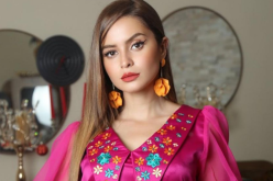 بشرى بن عياش تقاضي شابين بتهمة قرصنة حساباتها وتهديدها بصورها الخاصة