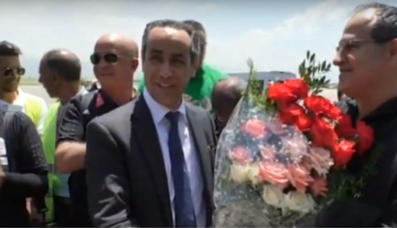 حدّاد يستقبل المنتخب النسوي بمطار هواري بومدين