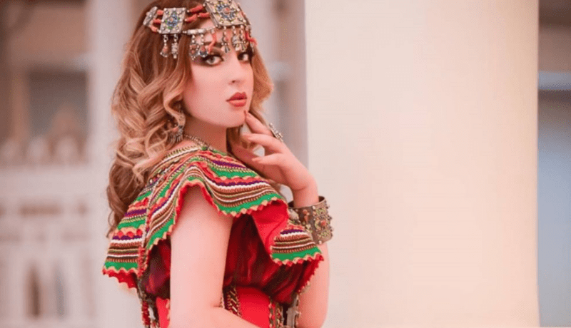 بالصور.. سهيلة بن لشهب تتألق بأزياء من التراث الجزائري