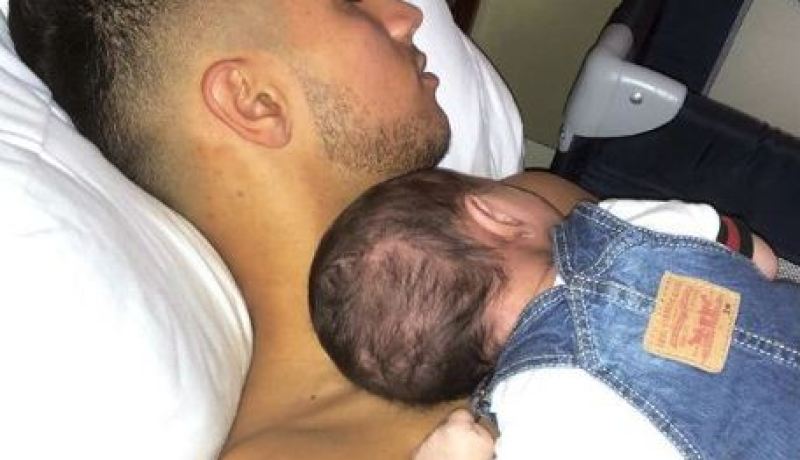 أوناس يعود لبوردو ويستمتع مع إبنه